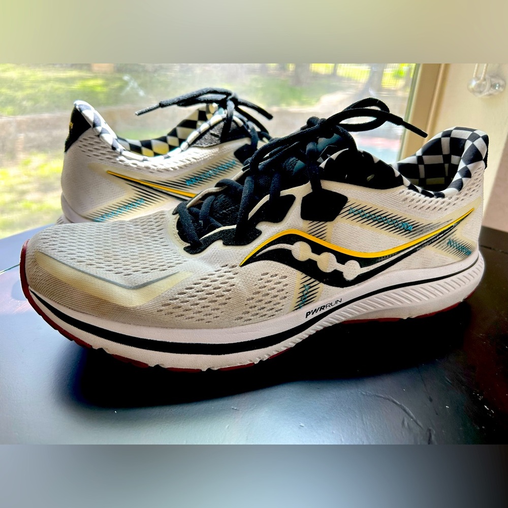 Men’s Saucony Men’s running shoes sz 13